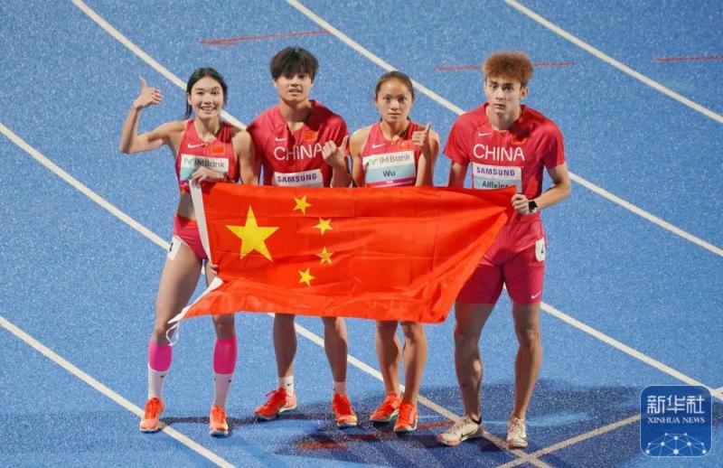 那些队员在那场激烈的比赛之后感到精疲力尽英文